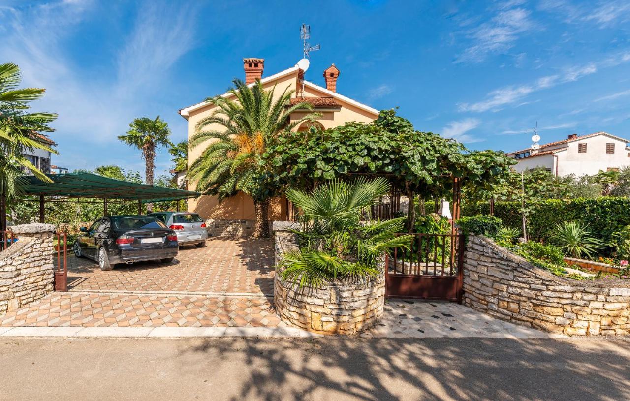 Apartments Feniks Πόρετς Εξωτερικό φωτογραφία